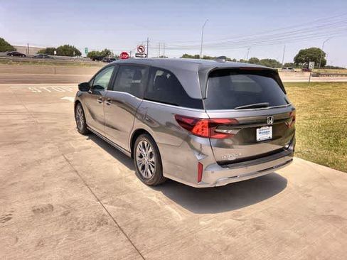 Used 2026 Honda Odyssey Touring image 5
