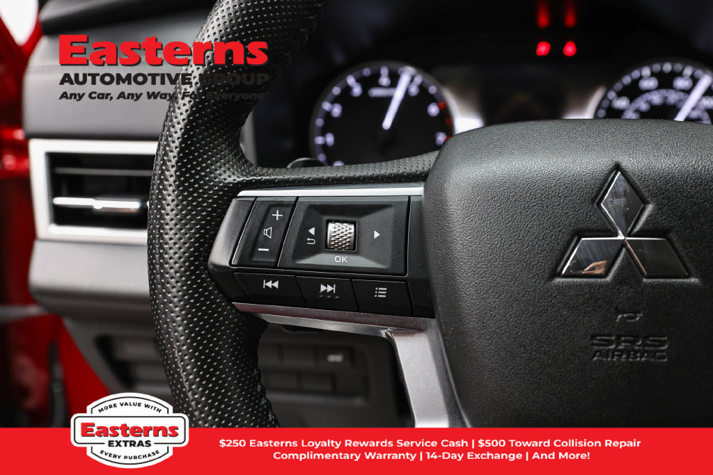 Used 2025 Mitsubishi Outlander SE AWD/4WD image 16