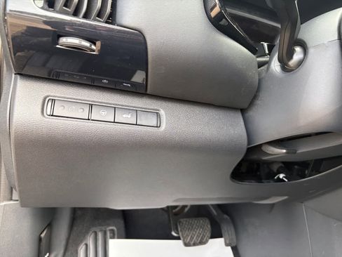 Used 2025 Nissan Pathfinder SV FWD image 22