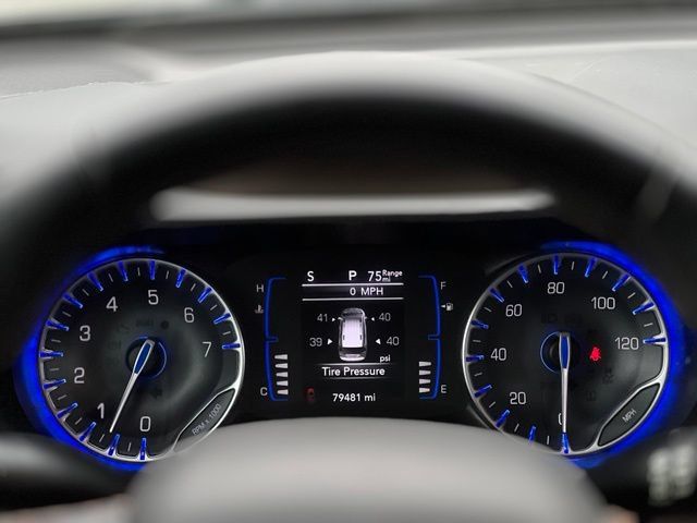 Used 2018 Chrysler Pacifica Touring-L FWD image 32
