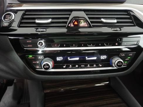 Used 2021 BMW 530i w/ Premium Package image 29