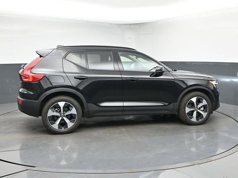 Used 2025 Volvo XC40 B5 Plus AWD/4WD image 9