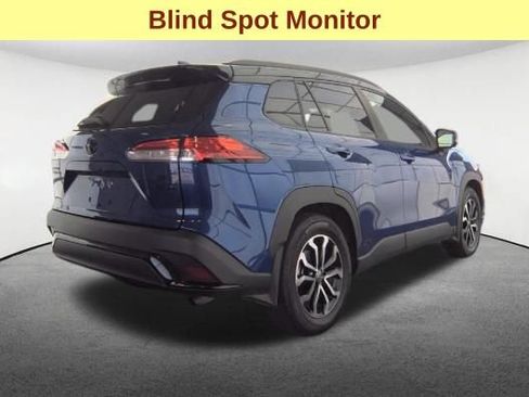 Used 2024 Toyota Corolla Cross AWD Hybrid w/ Moonroof Package image 5