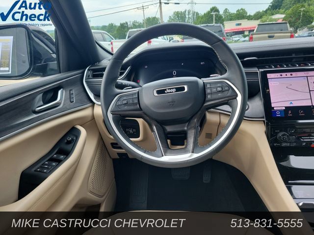 Used 2023 Jeep Grand Cherokee Limited AWD/4WD image 11