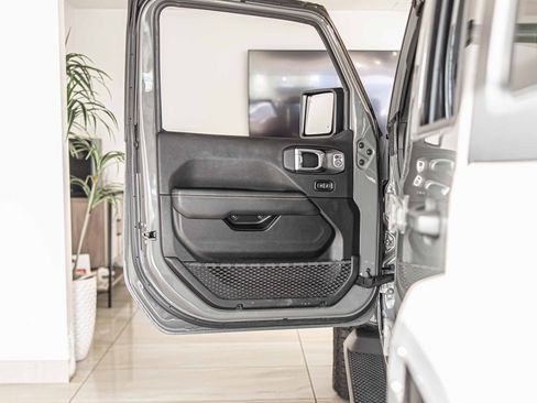 Used 2022 Jeep Wrangler Unlimited Sahara w/ Cold Weather Group image 31