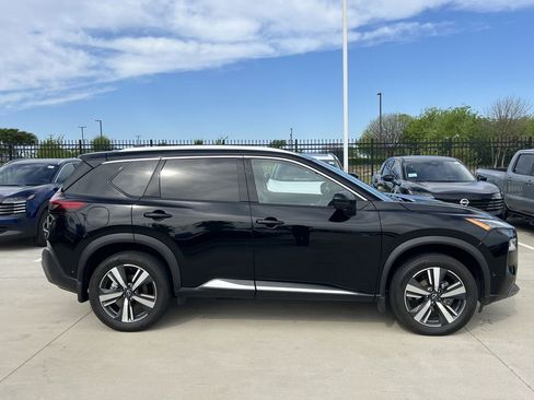 Used 2023 Nissan Rogue SL w/ SL Premium Package image 3