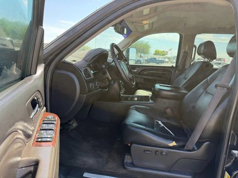 Used 2012 GMC Sierra 2500 Denali w/ Suspension Package, Off-Road AWD/4WD image 17