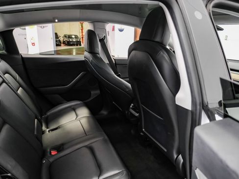 Used 2021 Tesla Model Y Long Range image 32