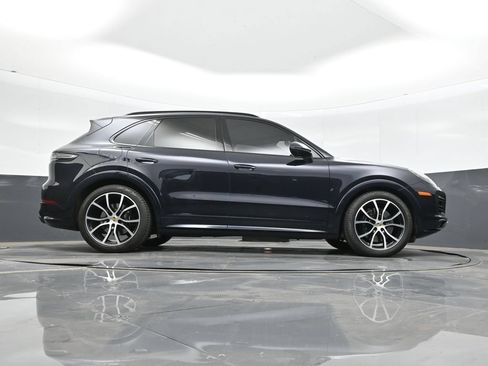 Certified 2023 Porsche Cayenne GTS AWD/4WD image 31