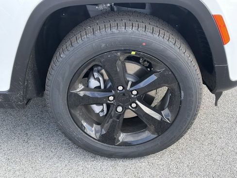 New 2026 Jeep Grand Cherokee Limited image 11