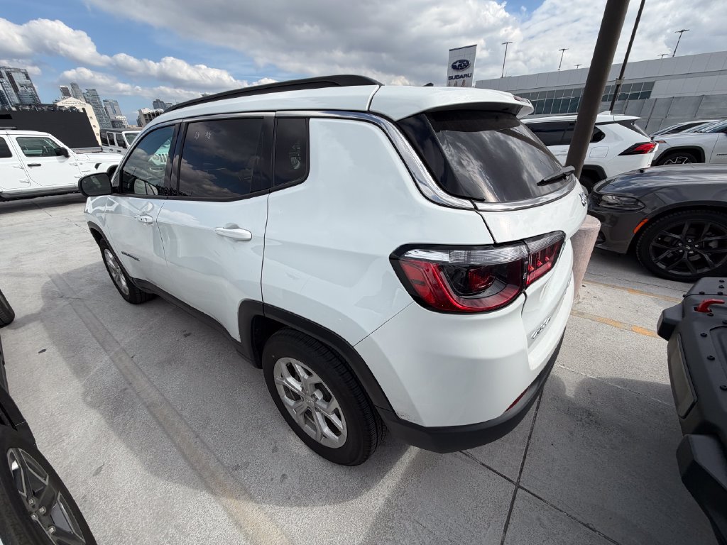 Used 2024 Jeep Compass Latitude AWD/4WD image 4