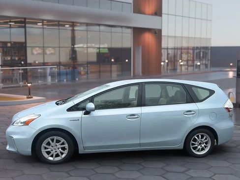Used 2012 Toyota Prius V Two FWD image 3