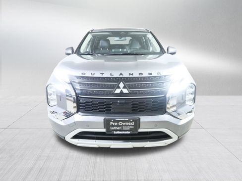 Used 2022 Mitsubishi Outlander SE image 2