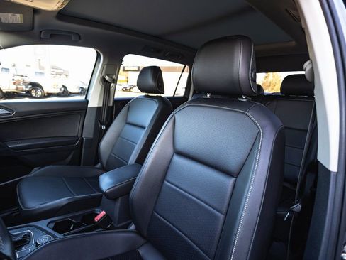 Used 2021 Volkswagen Tiguan SE w/ Panoramic Sunroof Package image 22