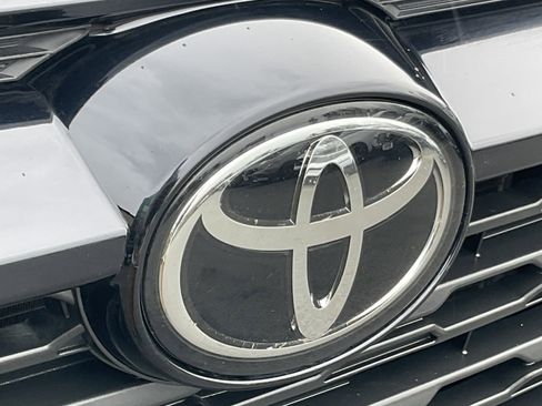 Used 2024 Toyota RAV4 XLE AWD/4WD image 6