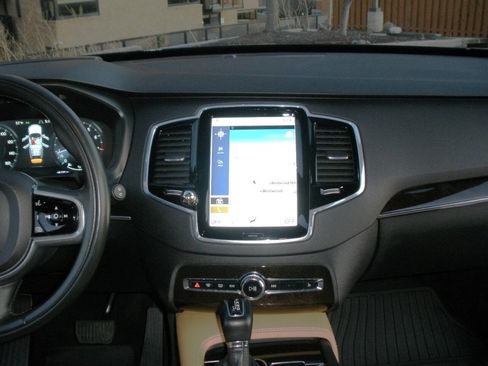 Used 2018 Volvo XC90 T6 Momentum w/ Convenience Package image 38