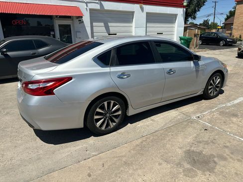 Used 2017 Nissan Altima 2.5 SV FWD image 5