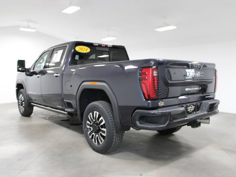 Used 2024 GMC Sierra 2500 Denali Ultimate AWD/4WD image 7