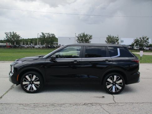 Used 2025 Mitsubishi Outlander SE FWD image 4