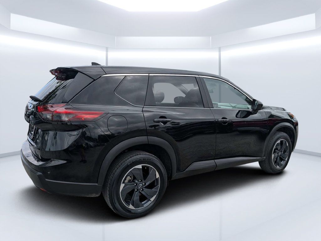 Used 2025 Nissan Rogue SV AWD/4WD image 3