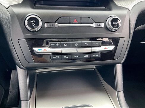 Certified 2020 Ford Explorer XLT image 33