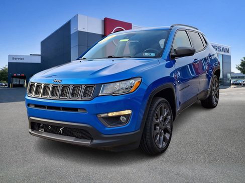 Used 2021 Jeep Compass Latitude w/ Sun and Sound Group AWD/4WD image 3