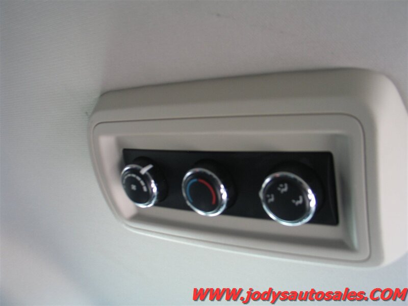 Used 2018 Dodge Grand Caravan SE w/ UConnect Hands-Free Group FWD image 23