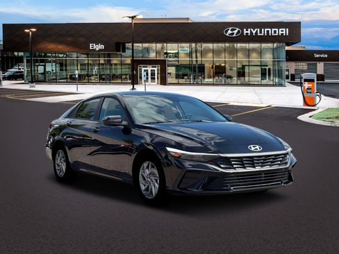 Certified 2026 Hyundai Elantra Hybrid FWD image 11