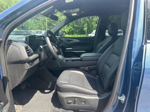 Used 2025 Chevrolet Traverse LT AWD/4WD image 9
