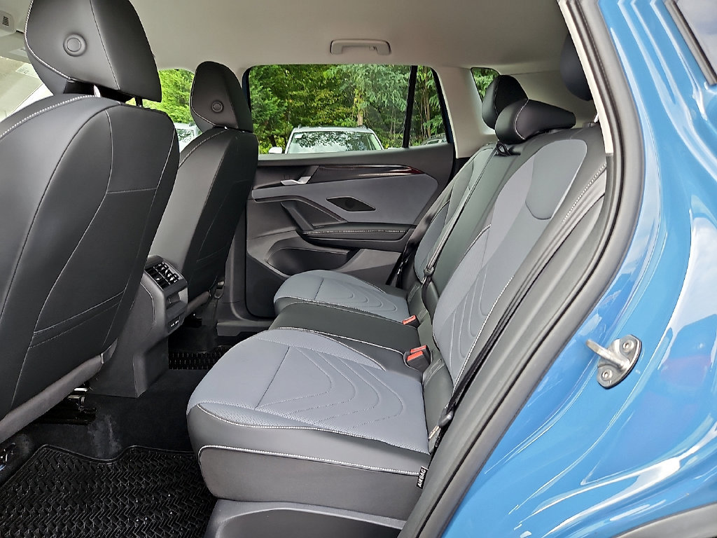 Certified 2025 Volkswagen Tiguan SE AWD/4WD image 12