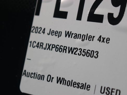 Used 2024 Jeep Wrangler Unlimited Sahara AWD/4WD image 39