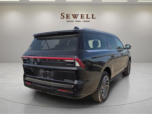 New 2025 Lincoln Navigator L Reserve image 4