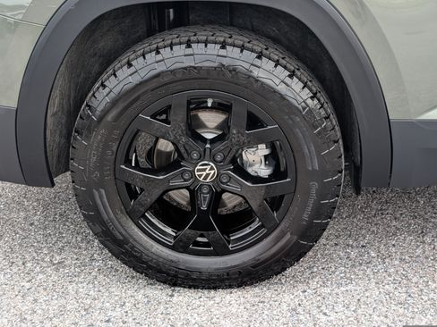 Used 2026 Volkswagen Atlas Peak Edition AWD/4WD image 11