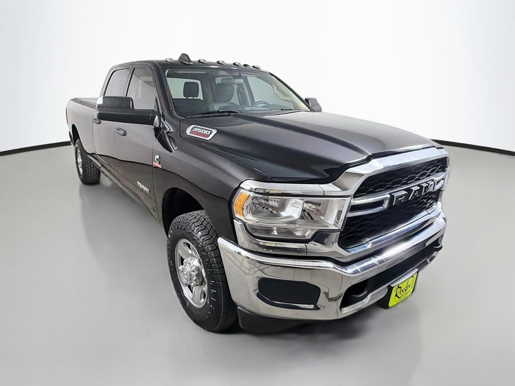 Used 2020 RAM 3500 Tradesman w/ Chrome Appearance Group AWD/4WD image 4