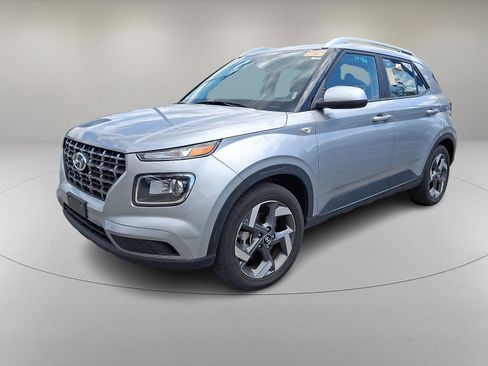 Used 2025 Hyundai Venue SEL FWD image 5