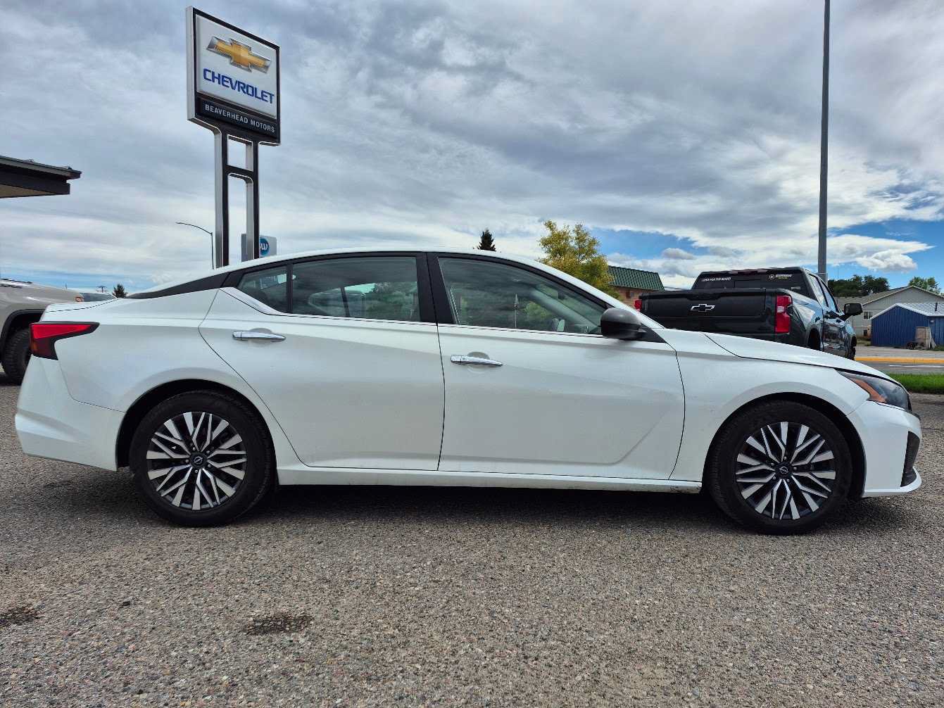 Used 2024 Nissan Altima 2.5 SV FWD image 2
