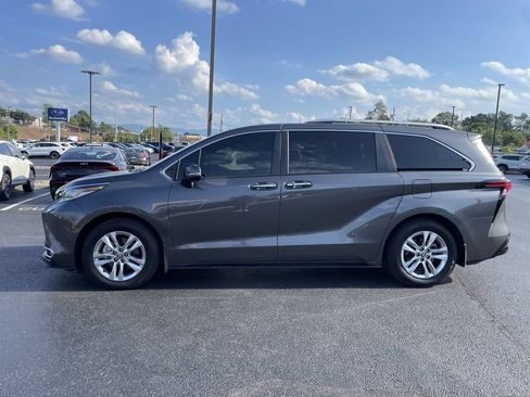 Used 2025 Toyota Sienna Limited AWD/4WD image 3