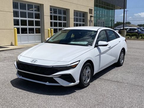 New 2026 Hyundai Elantra SE FWD image 4