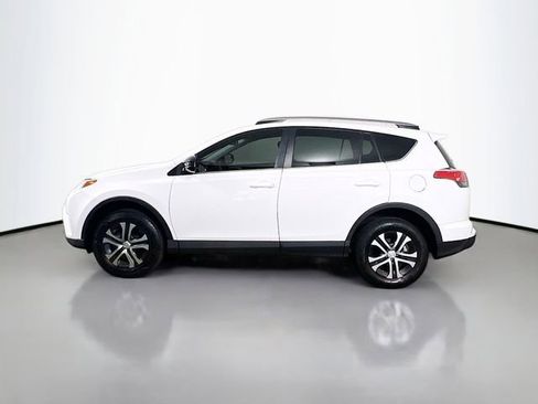 Used 2018 Toyota RAV4 LE image 6