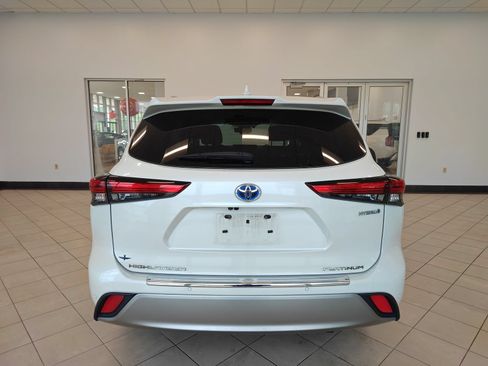 Used 2020 Toyota Highlander Platinum AWD/4WD image 4