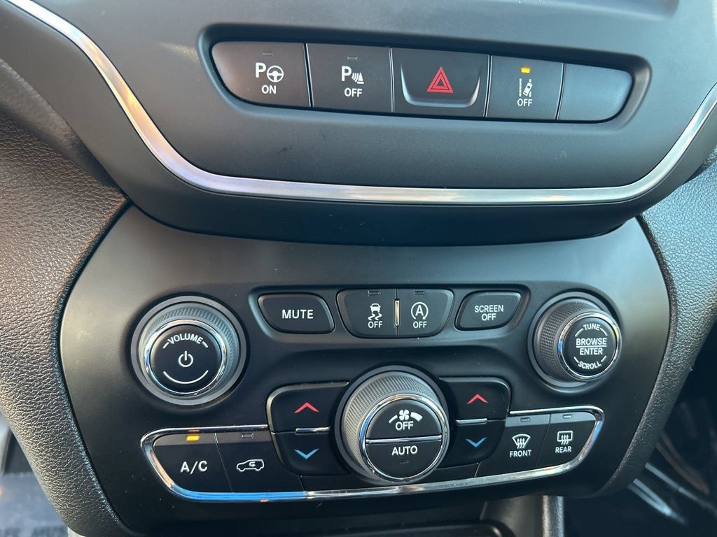 Certified 2023 Jeep Cherokee Altitude Lux AWD/4WD image 43