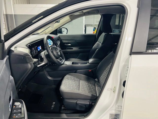 New 2026 Nissan Kicks SV w/ Interior Electronics Package FWD image 19