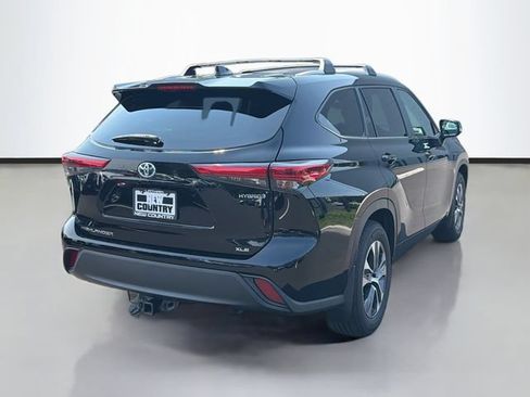 Used 2023 Toyota Highlander XLE AWD/4WD image 7
