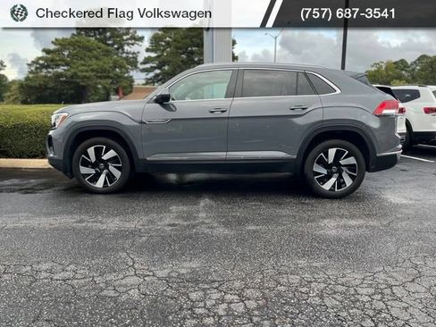 Used 2025 Volkswagen Atlas Cross Sport SEL AWD/4WD image 4