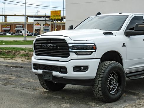 Used 2023 RAM 2500 Tradesman w/ Chrome Appearance Group AWD/4WD image 4