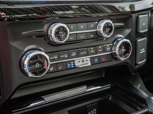 Used 2024 Ford F250 Lariat w/ Lariat Ultimate Package AWD/4WD image 74