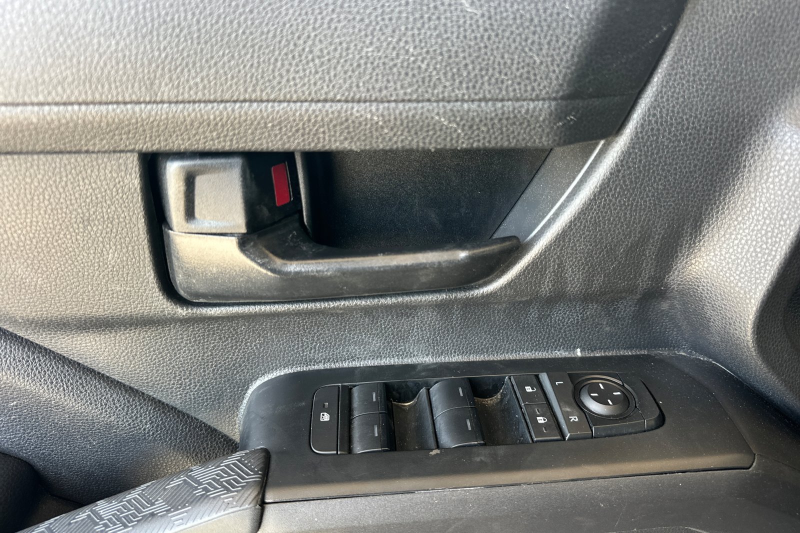 Used 2025 Toyota Tacoma SR5 AWD/4WD image 11