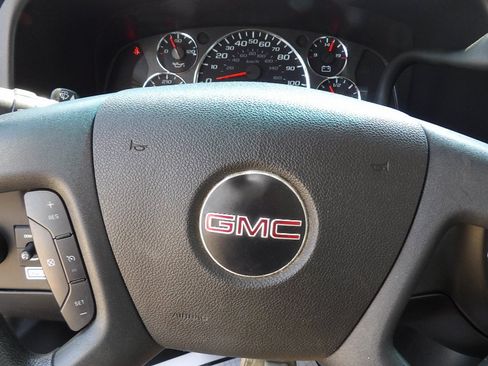 Used 2022 GMC Savana 3500 Extended w/ Power Convenience Package RWD image 19