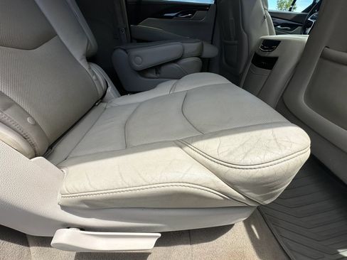 Used 2016 Cadillac Escalade ESV Luxury AWD/4WD image 17