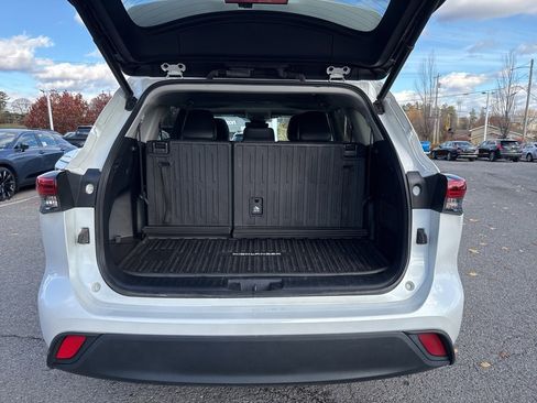 Used 2022 Toyota Highlander XLE image 4